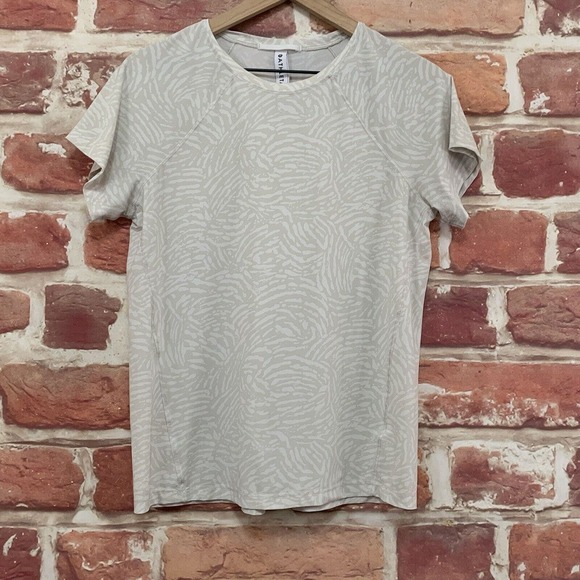 Athleta Workout Athletic Top Shirt Women's Small Tan White Abstract Gym Stretchy - Picture 7 of 9